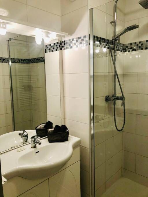 Апартаменти "Beausoleil" T2 Lumineux, Parking, Clim, Wifi Сет Екстер'єр фото